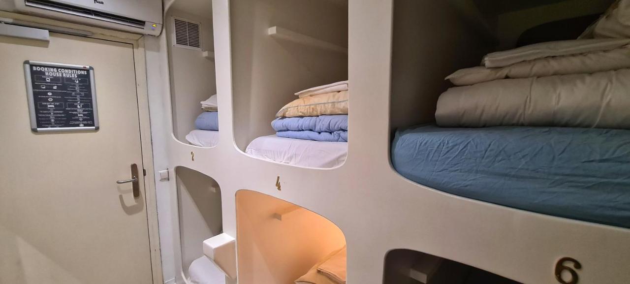 Hostel The Golden Stork Гаага Экстерьер фото