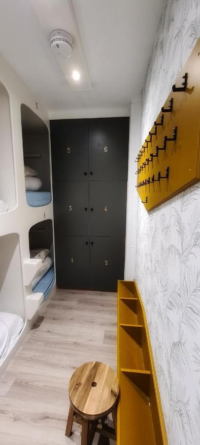 Hostel The Golden Stork Гаага Экстерьер фото